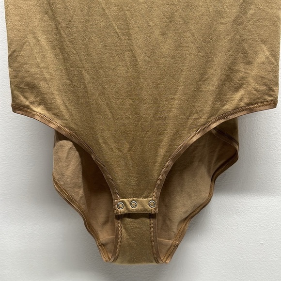 Hanro Skin Smooth Touch Bodysuit Underwired Bra Snap Nude Tan #1533 Size 36A - Picture 4 of 8